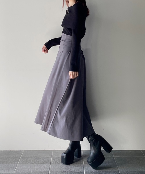 one way(ワンウェイ)の「ハートブローチ付きオフショルケープカラーニット(ニット/セーター・レディース・ホワイト/ブラック/グレー/ブルー・FREE)」の7枚目の写真