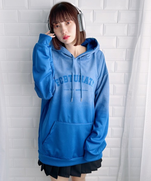 √nuage（ルートニュアージュ）の「グラデーションロゴプリントビッグパーカー（パーカー・レディース・ブルー/ブラック・FREE）」の7枚目の写真