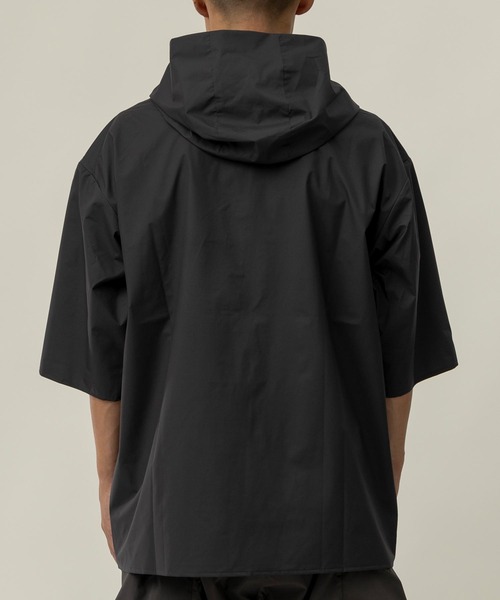 alk phenix(アルクフェニックス)の「Rain T-shirts GTX Tシャツジャケット ベンチレーション付き ゴアテックスウェア ウインドジャケット テックウェア ウルトラライト ウィンドストッパー 耐水 撥水 RAIN Tシャツ / WINDSTOPPER(R) プロダクト by GORE TEX LABS / アルクフェニックス(Tシャツ/カットソー・メンズ・ブラック系その他・S/M/L/XL)」の12枚目の写真
