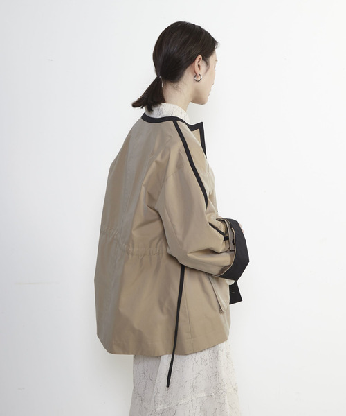 Soffitto 丸首立体ポケットシャンブレーショートコート　ベージュ系フリー SOFFITTO（ソフィット）の「丸首立体ポケットシャンブレーショート