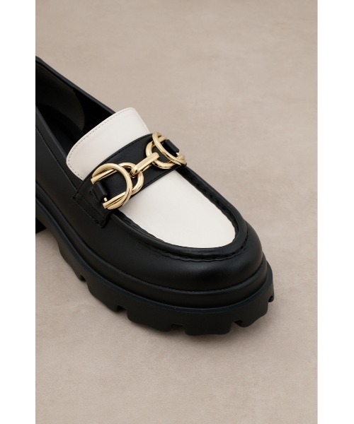 AZUL by moussy（アズールバイマウジー）の「ダブルリングメタルトラックソールローファー（ローファー・レディース・ブラック系その他/ブラック・SMALL/MEDIUM/LARGE）」の16枚目の写真