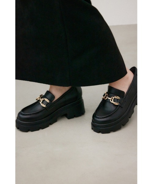 AZUL by moussy（アズールバイマウジー）の「ダブルリングメタルトラックソールローファー（ローファー・レディース・ブラック系その他/ブラック・SMALL/MEDIUM/LARGE）」の3枚目の写真