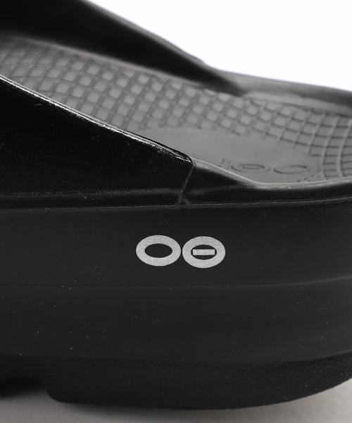 OOFOS(ウーフォス)の「【OOFOS/ウーフォス】 OOmega(サンダル・レディース・ベージュ系その他/ブラック・23cm/24cm/25cm)」の14枚目の写真