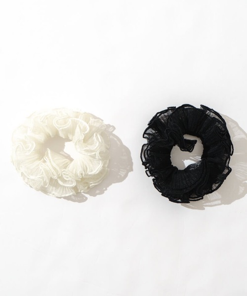 flower（フラワー）の「シープリーツシュシュ（シュシュ・レディース・ホワイト/ブラック・FREE）」の5枚目の写真