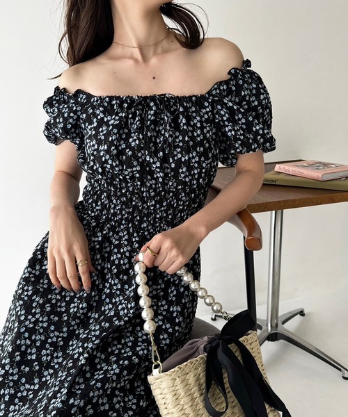 one after another NICE CLAUP(ワンアフターアナザーナイスクラップ)の「シャーリングパフスリーブワンピース(ワンピース・レディース・ブラック系その他/オフホワイト/ベージュ/チャコールグレー・FREE)」の14枚目の写真
