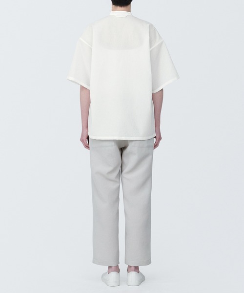 無印良品（ムジルシリョウヒン）の「風を通す　汚れが落ちやすい半袖シャツ（シャツ/ブラウス・メンズ・オフホワイト/ブラック/ブラウン・XS/S/M/L/XL）」の7枚目の写真