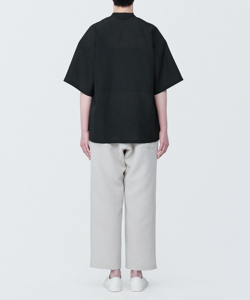 無印良品（ムジルシリョウヒン）の「風を通す　汚れが落ちやすい半袖シャツ（シャツ/ブラウス・メンズ・オフホワイト/ブラック/ブラウン・XS/S/M/L/XL）」の21枚目の写真