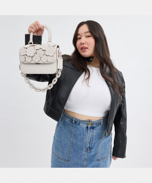 COACH　ティーローズ　ローグ　ミニバッグ　ショルダーバッグ　ホワイト COACH（コーチ）の「ローグ トップ ハンドル バッグ・ティー