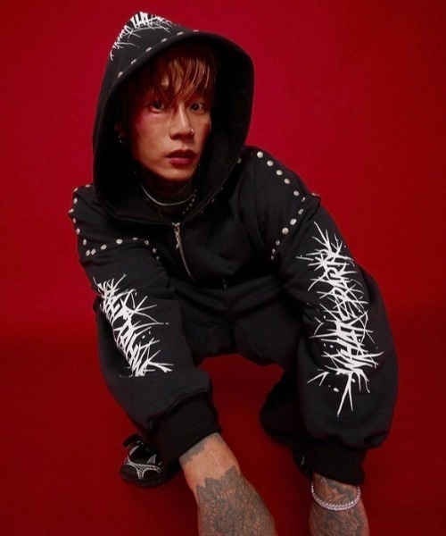 WHAT THE PARTY(ワッツザパーティー)の「韓国ブランド WHAT THE PARTY ワットザパーティー WTP HOODIE スタッズ ジップパーカー ジップフーディー 長袖パーカー 長袖トップス ドラゴンパーカー オーバーサイズ 羽織り 韓国ファッション 韓国ストリート ストリートファッション(パーカー・メンズ・ブラック・ONE SIZE)」の7枚目の写真