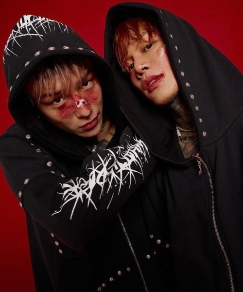 WHAT THE PARTY(ワッツザパーティー)の「韓国ブランド WHAT THE PARTY ワットザパーティー WTP HOODIE スタッズ ジップパーカー ジップフーディー 長袖パーカー 長袖トップス ドラゴンパーカー オーバーサイズ 羽織り 韓国ファッション 韓国ストリート ストリートファッション(パーカー・メンズ・ブラック・ONE SIZE)」の2枚目の写真