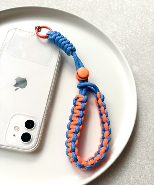 lit.Cy(リットシー)の「ソロモン編みハンドスマホストラップ(スマホグッズ・レディース・ブラック/ブルー/イエロー/グリーン/オレンジ系その他・FREE)」の5枚目の写真