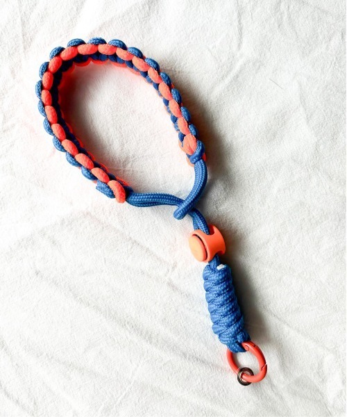 lit.Cy(リットシー)の「ソロモン編みハンドスマホストラップ(スマホグッズ・レディース・ブラック/ブルー/イエロー/グリーン/オレンジ系その他・FREE)」の18枚目の写真