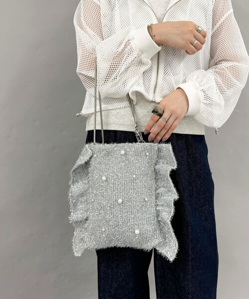 fredy emue(フレディエミュ)の「パールドットシャイニーニットバッグ(ショルダーバッグ・レディース・シルバー/ブラック・FREE)」の6枚目の写真