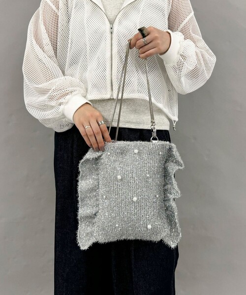 fredy emue(フレディエミュ)の「パールドットシャイニーニットバッグ(ショルダーバッグ・レディース・シルバー/ブラック・FREE)」の4枚目の写真