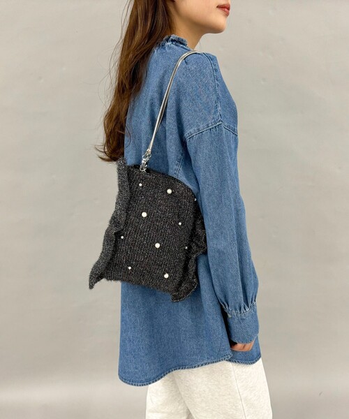 fredy emue(フレディエミュ)の「パールドットシャイニーニットバッグ(ショルダーバッグ・レディース・シルバー/ブラック・FREE)」の3枚目の写真