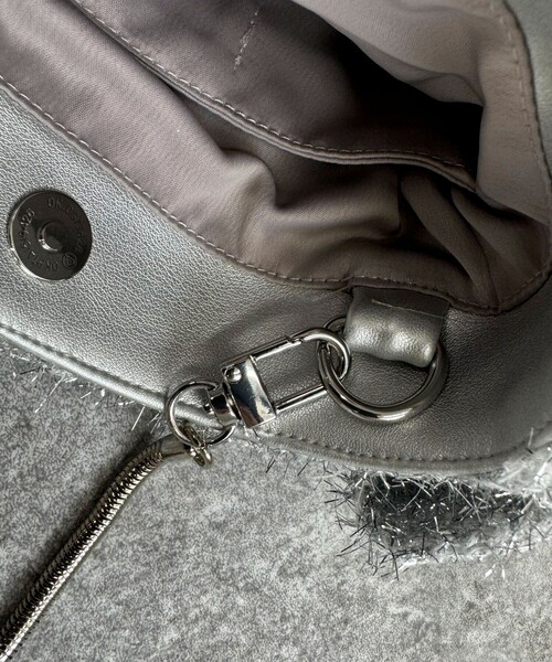 fredy emue(フレディエミュ)の「パールドットシャイニーニットバッグ(ショルダーバッグ・レディース・シルバー/ブラック・FREE)」の15枚目の写真