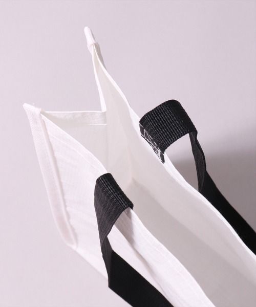 THE NORTH FACE（ザノースフェイス）の「(IT)【THE NORTH FACE】White Label ショッパー バッグ[Sサイズ]（エコバッグ/サブバッグ・メンズ・オフホワイト・ONE SIZE）」の6枚目の写真