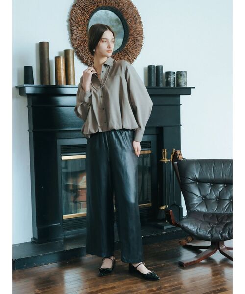 YECCA VECCA（イェッカヴェッカ）の「グロッシーコーティングサテンパンツ（その他パンツ・レディース・ブラック/ベージュ・FREE）」の4枚目の写真