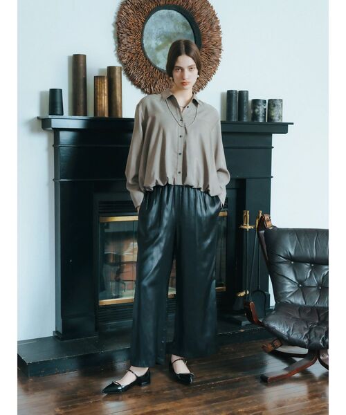 YECCA VECCA（イェッカヴェッカ）の「グロッシーコーティングサテンパンツ（その他パンツ・レディース・ブラック/ベージュ・FREE）」の6枚目の写真