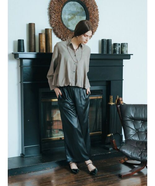 YECCA VECCA（イェッカヴェッカ）の「グロッシーコーティングサテンパンツ（その他パンツ・レディース・ブラック/ベージュ・FREE）」の7枚目の写真