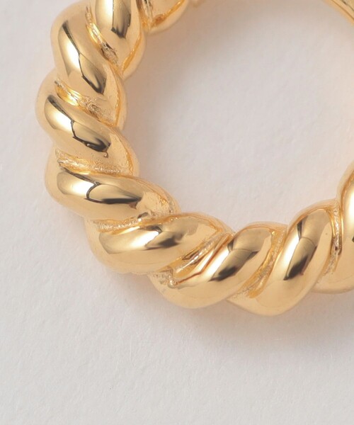 Steven Alan（スティーブンアラン）の「＜MISSOMA＞TWISTED HOOPS/ピアス（ピアス（両耳用）・レディース・ゴールド・FREE）」の4枚目の写真