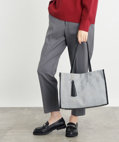 grove（グローブ）の「◆【A4】アソートパイピングタッセルトート（トートバッグ・レディース・アイボリー系1/ブラック系1/ダークブラウン系1/ブラック系3・00）」の5枚目の写真