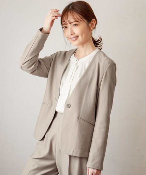 IKKA LOUNGE（イッカラウンジ）の「【洗濯機で洗える／セットアップ対応】GOKU楽カットソーノーカラージャケット（テーラードジャケット・レディース・ブラック/ベージュ・M/L/S）」の2枚目の写真