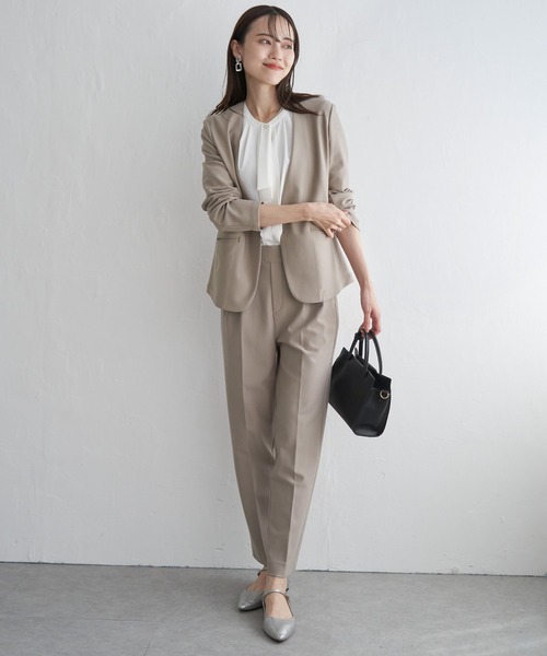 IKKA LOUNGE（イッカラウンジ）の「【洗濯機で洗える／セットアップ対応】GOKU楽カットソーノーカラージャケット（テーラードジャケット・レディース・ブラック/ベージュ・M/L/S）」の8枚目の写真