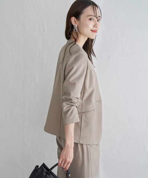 IKKA LOUNGE（イッカラウンジ）の「【洗濯機で洗える／セットアップ対応】GOKU楽カットソーノーカラージャケット（テーラードジャケット・レディース・ブラック/ベージュ・M/L/S）」の6枚目の写真