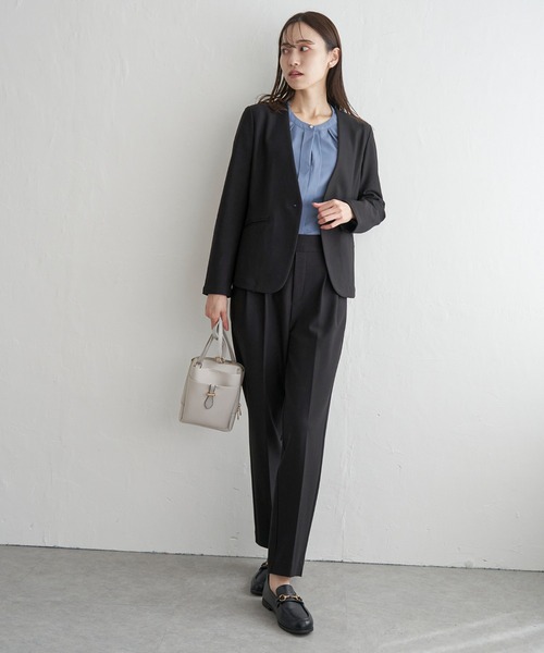 IKKA LOUNGE（イッカラウンジ）の「【洗濯機で洗える／セットアップ対応】GOKU楽カットソーノーカラージャケット（テーラードジャケット・レディース・ブラック/ベージュ・M/L/S）」の4枚目の写真