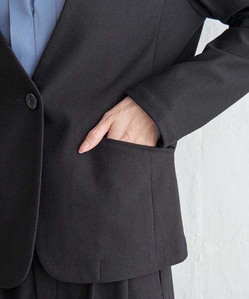 IKKA LOUNGE（イッカラウンジ）の「【洗濯機で洗える／セットアップ対応】GOKU楽カットソーノーカラージャケット（テーラードジャケット・レディース・ブラック/ベージュ・M/L/S）」の14枚目の写真