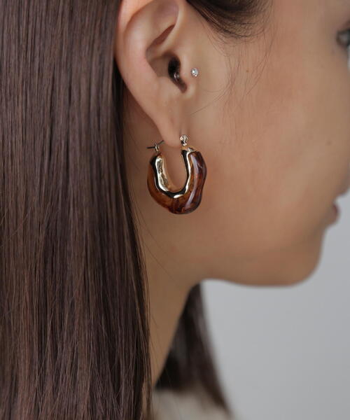 FREE'S MART（フリーズマート）の「カラーピアス（ピアス（両耳用）・レディース・ホワイト/ブラウン・ﾌﾘ-）」の2枚目の写真