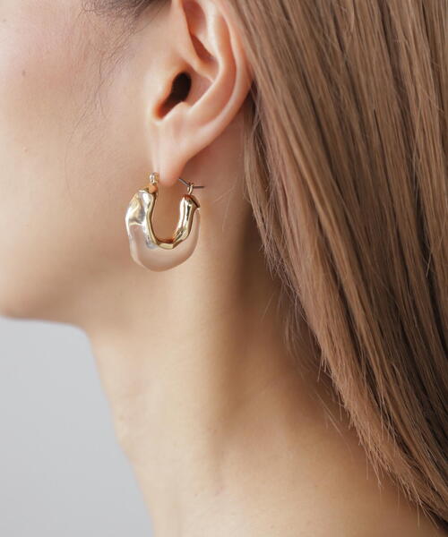 FREE'S MART（フリーズマート）の「カラーピアス（ピアス（両耳用）・レディース・ホワイト/ブラウン・ﾌﾘ-）」の5枚目の写真