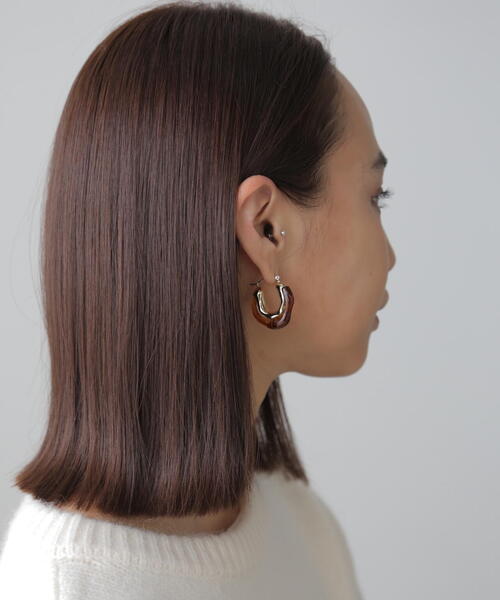 FREE'S MART（フリーズマート）の「カラーピアス（ピアス（両耳用）・レディース・ホワイト/ブラウン・ﾌﾘ-）」の4枚目の写真