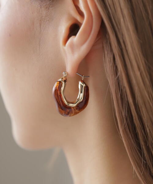 FREE'S MART（フリーズマート）の「カラーピアス（ピアス（両耳用）・レディース・ホワイト/ブラウン・ﾌﾘ-）」の3枚目の写真