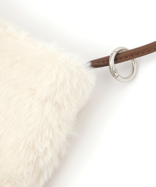 studio CLIP（スタディオクリップ）の「軽らくフェイクファーおさんぽショルダー（ショルダーバッグ・レディース・チャコール/ブルー/アイボリー・FREE）」の8枚目の写真