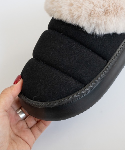 Fabby fabby（ファビィーファビィー）の「ボア付きムートンシューズ（スリッポン・レディース・キャメル/ベージュ/ブラック・MEDIUM/LARGE）」の14枚目の写真