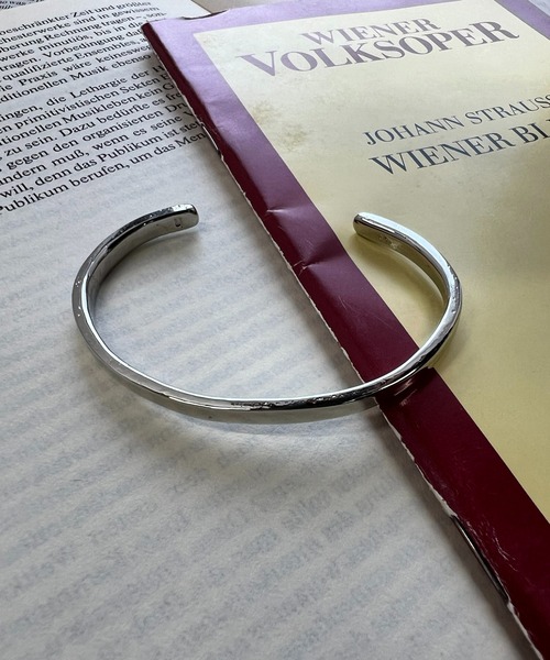 Hawk Company（ホークカンパニー）の「【Hawk Company】カットバングル 7630/7631※（バングル/リストバンド・メンズ・ゴールド系その他2/シルバー系その他/ゴールド/シルバー・FREE）」の2枚目の写真