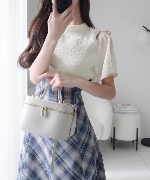 セール】【mily bilet】センス溢れるデザイン。肩開きプリーツブラウス