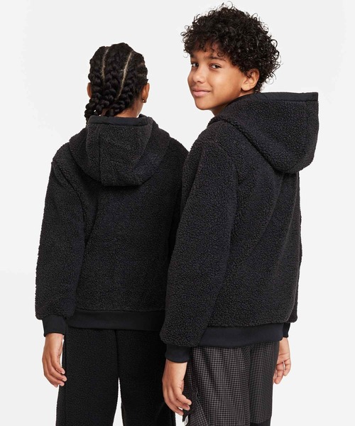 NIKE(ナイキ)の「《セットアップ対応商品》ナイキ スポーツウェア クラブ フリース ジュニア フルジップ ウィンタライズド パーカー / Nike Sportswear Club Fleece Big Kids' Full-Zip Winterized Hoodie FJ6019-010 Black(パーカー・キッズ・ブラック・130/140/150/160/170)」の2枚目の写真