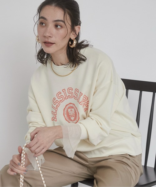 ANGIE（アンジー）の「ピグメント カレッジロゴ スウェット／トレーナー（スウェット・レディース・アイボリー/ブラック/サックスブルー/ライトピンク/ブラック系その他/ネイビー/ホワイト系その他・FREE）」の2枚目の写真