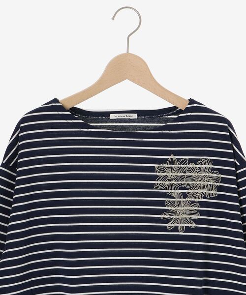 le.coeur blanc（ルクールブラン）の「ボーダーモチーフ刺繍カットソー（Tシャツ/カットソー・レディース・ブルー系その他4/ホワイト系その他・38）」の5枚目の写真