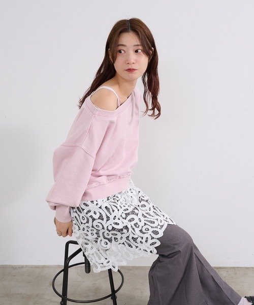 Kastane（カスタネ）の「クロップドオフショルスウェット（スウェット・レディース・ライトグレー/ピンク/アイボリー・FREE）」の17枚目の写真