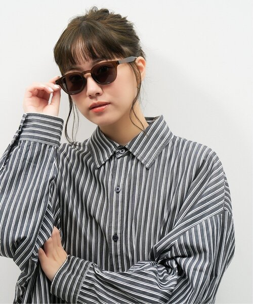 Zoff(ゾフ)の「【WEB限定】ウェリントン型 サングラス|カラーレンズ|トレンド|紫外線対策|UVカット|Zoff|COLOR SUNGLASSES(サングラス・レディース・ブラック/ブラック系その他2/ブラウン系その他/ブラウン系その他4/ブラック系その他/ブラック系その他3/ライトイエロー/グリーン・FREE)」の6枚目の写真