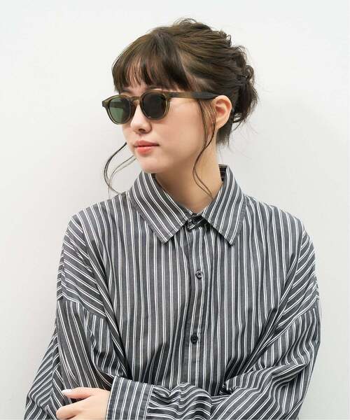 Zoff（ゾフ）の「【WEB限定】ウェリントン型 サングラス｜カラーレンズ｜トレンド｜紫外線対策｜UVカット｜Zoff｜COLOR SUNGLASSES（サングラス・レディース・ブラック/ブラック系その他2/ブラウン系その他/ブラウン系その他4/ブラック系その他/ブラック系その他3/ライトイエロー/グリーン・FREE）」の17枚目の写真