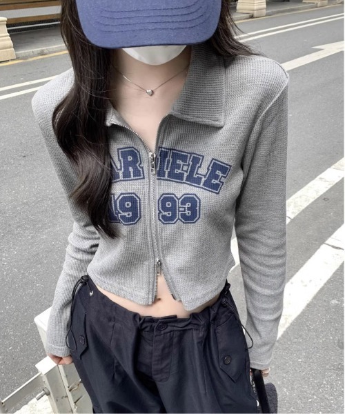 WEGO（ウィゴー）の「WEGO/タイトロゴ襟前開きトップス（Tシャツ/カットソー・レディース・グレー/ピンク/ネイビー・FREE）」の2枚目の写真