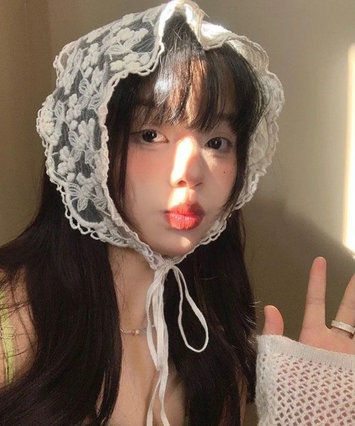 SHEENA(シーナ)の「フラワーレースバブーシュカ(その他ヘアアクセサリー・レディース・ホワイト・FREE)」の1枚目の写真