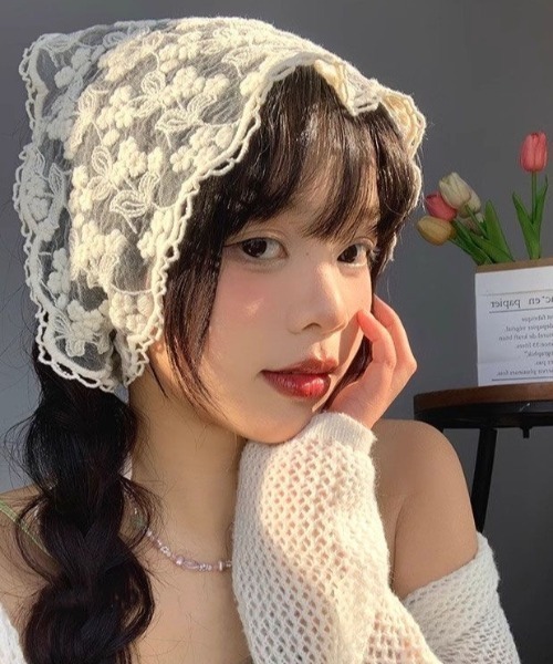 SHEENA(シーナ)の「フラワーレースバブーシュカ(その他ヘアアクセサリー・レディース・ホワイト・FREE)」の2枚目の写真