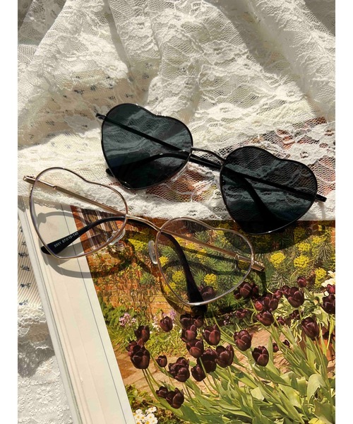 WEGO(ウィゴー)の「メタルフレームハートサングラス(サングラス・レディース・ブラック/ホワイト・FREE)」の3枚目の写真