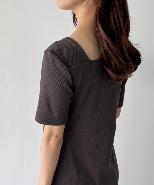 junoah（ジュノア）の「アシメネック半袖リブIラインワンピース（ワンピース・レディース・チャコール/ブラック/グレイッシュベージュ・SMALL/MEDIUM/LARGE）」の10枚目の写真